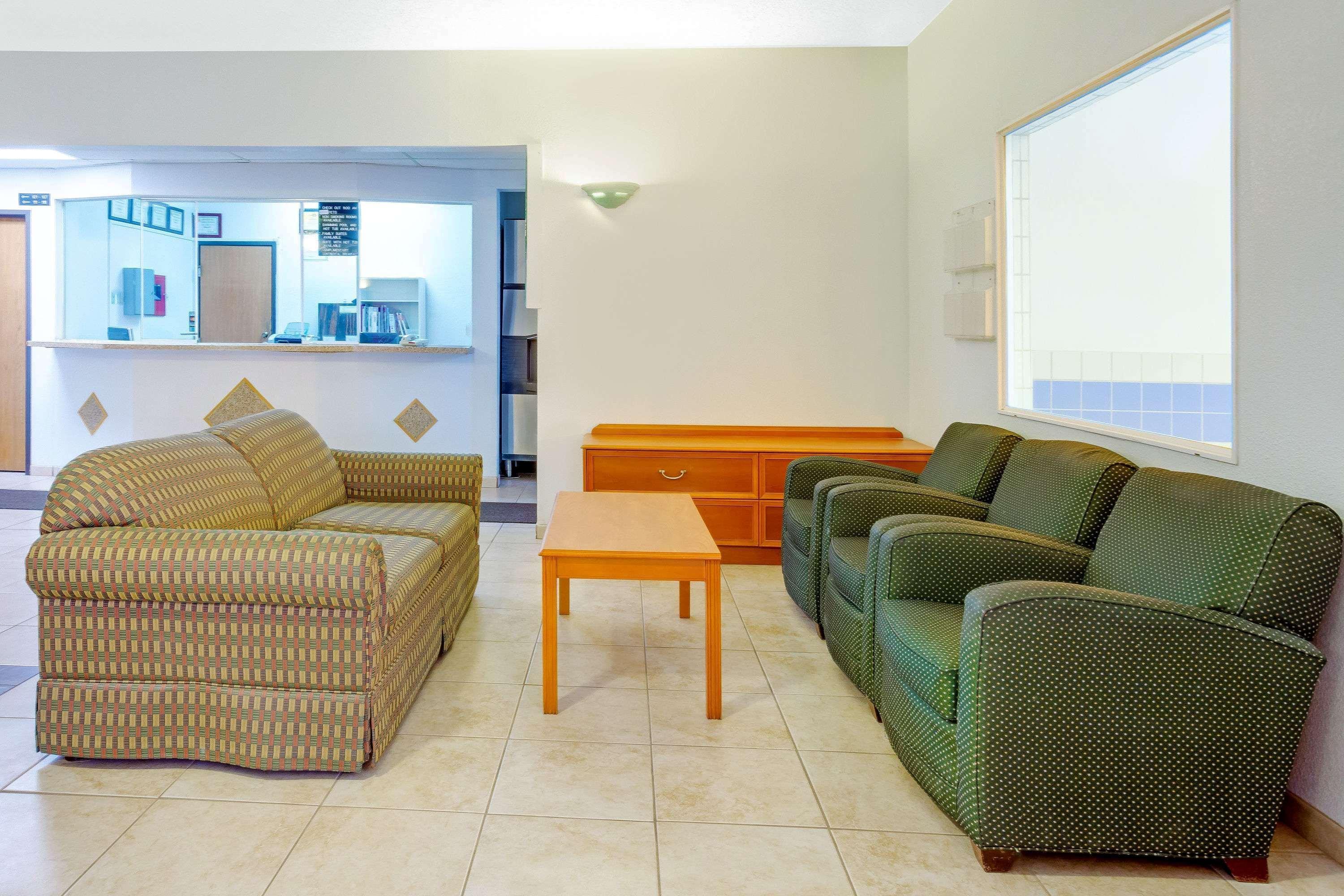 Super 8 By Wyndham Price Motel Bagian luar foto