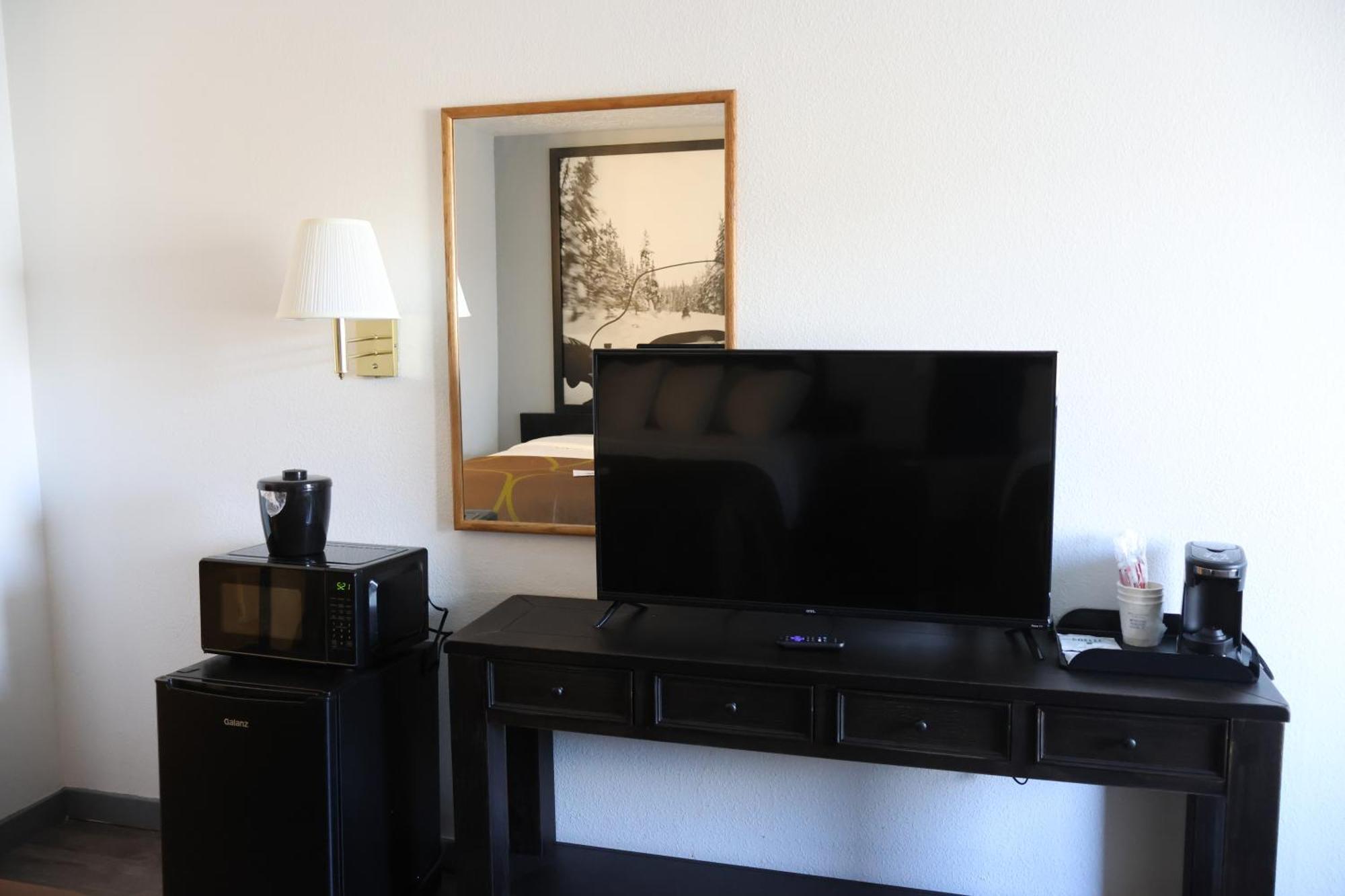 Super 8 By Wyndham Price Motel Bagian luar foto
