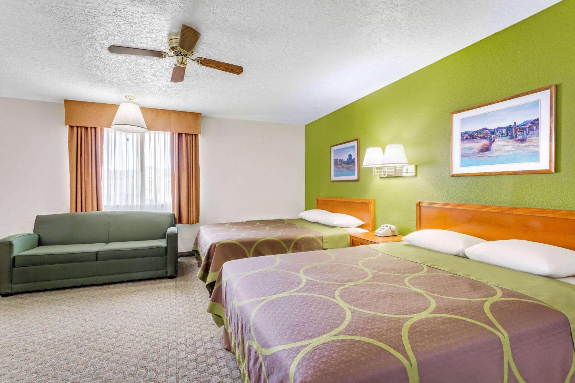 Super 8 By Wyndham Price Motel Bagian luar foto